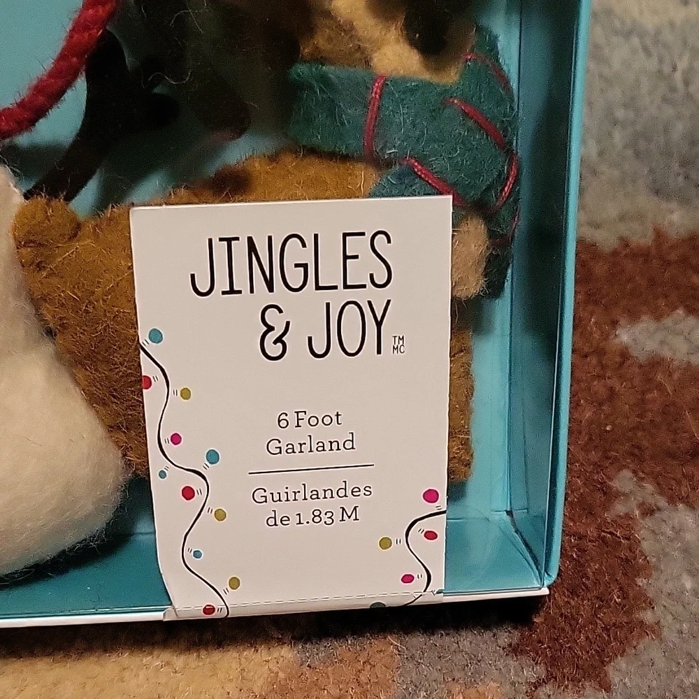 Jingles & Joy Holiday Garland